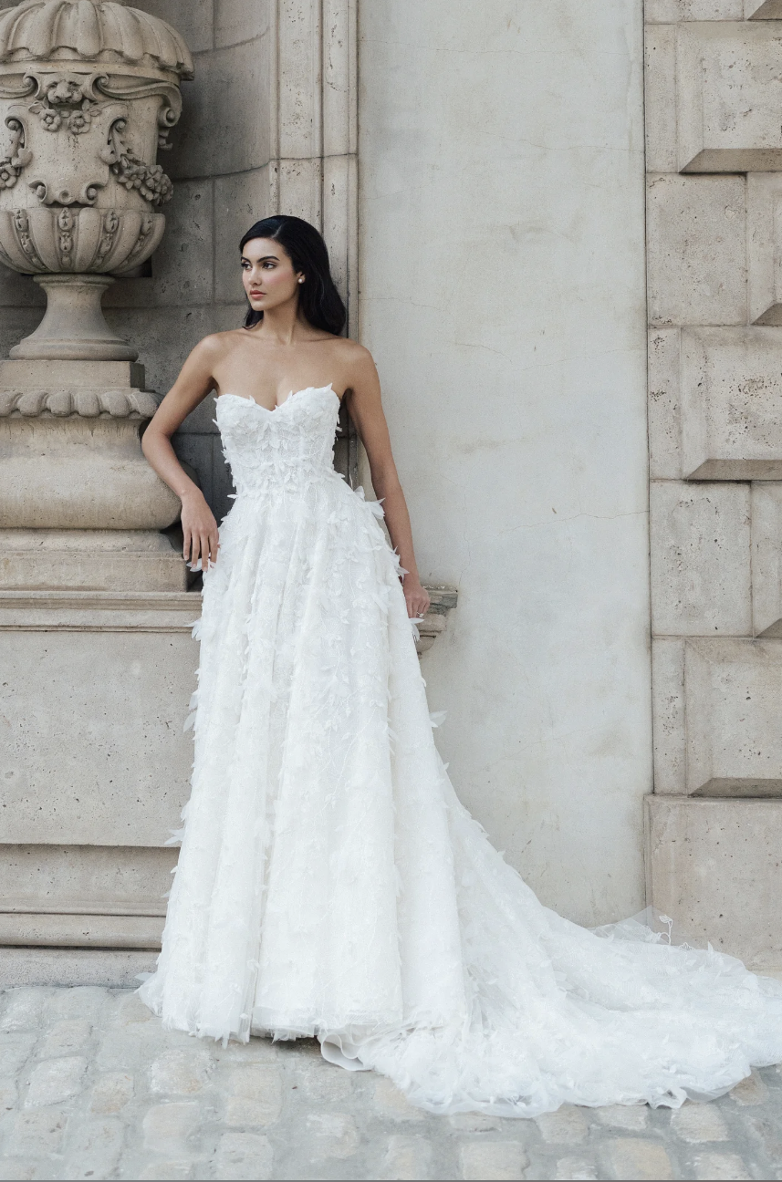 Abito da sposa con scollo a cuore